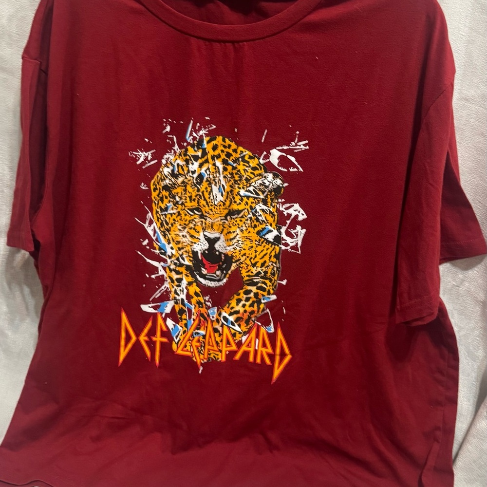 SHEIN Red Graphic Short Sleeve Tee Fierce Leopard Design